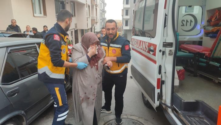 Park halindeki otomobile çarpan araçtaki çift yaralandı G2