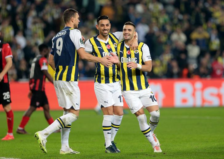 Fenerbahçe'nin 4-0'lık ezici galibiyeti sonrası adeta mest oldular! "Bu yolun sonu final" G4