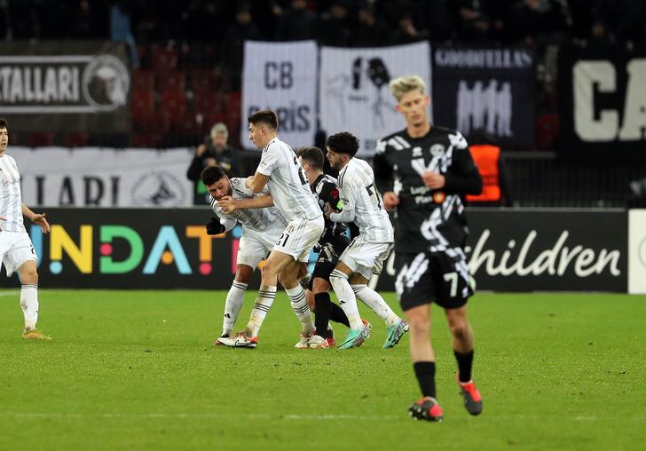 Beşiktaş rakibini gençlerle devirdi, taraftarının taktirini topladı! "Helal olsun gençlere" G3