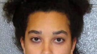 Durumundan şüphelenen anne adım adım oğlunu takip etti! Arabada öğretmeniyle cinsel ilişki yaşarken yakaladı