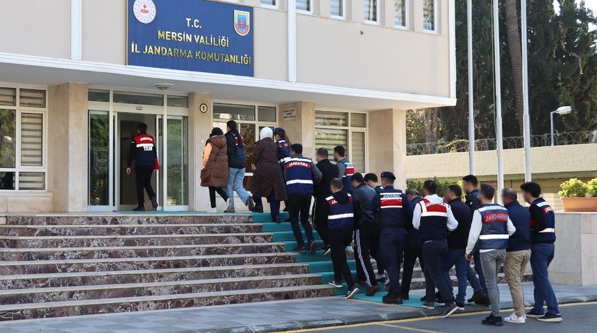 Mersin ve Gaziantep'teki DEAŞ operasyonunda yakalanan 9 şüpheliden 7'si tutuklandı