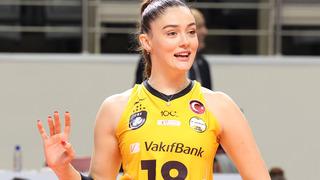 Zehra Güneş'in bloklarıyla Vakıfbank namağlup olarak yarı finale yükseldi! Rakibe set yok!