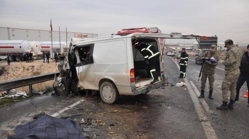 Nizip'te kaza: 5 ölü, 3 yaralı (2)  Yeniden