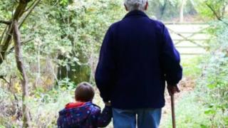 Torunun kendisine benzemediğini söyleyen dede DNA testi yaptırdı! Sonuç şoke etti... Meğerse oğlunun biyolojik babası değilmiş