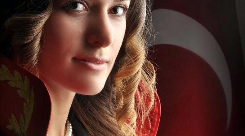 Hakim, Aile Mahkemesi kapısına mutluluğun 10 altın kuralını astı