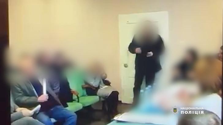 Ukrayna'dan korkunç görüntüler! Kameralar kayıttaydı: Milletvekili yerel meclis toplantısının yapıldığı odada el bombası patlattı... 1 ölü, 6'sı ağır 26 yaralı G1