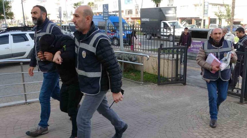 Sahte Cumhuriyet altınlarıyla kuyumcuları dolandırdı! Son girdiği yerde...