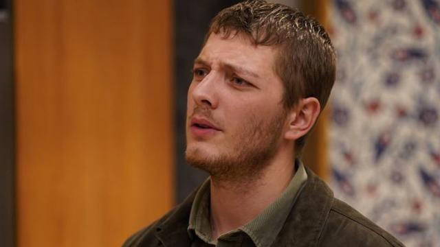 Ateş Kuşları Barbaros öldü mü, yaşıyor mu? Ateş Kuşları'nın Barbaros'u Burak Tozkoparan diziden ayrıldı mı? Bıçaklandı!