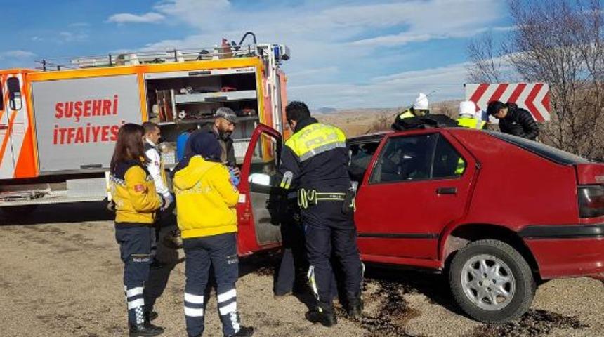 Sivas'ta 2 otomobil çarpıştı: 2 ölü 4 yaralı