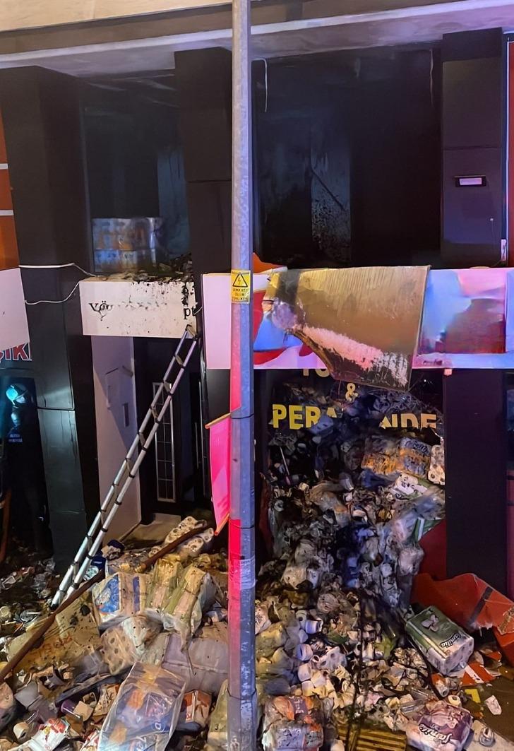 Bursa'da bir markette çıkan yangın söndürüldü G1