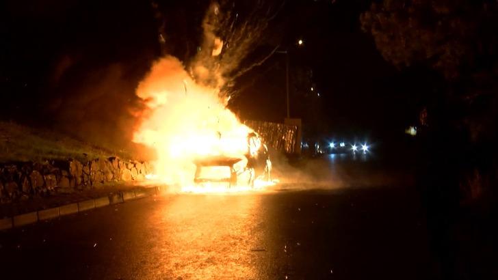 Kartal'da otomobil alev alev yandı G4