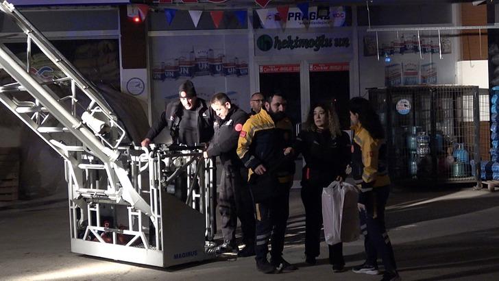 Düzce'de 4 katlı binada çıkan yangın korkuttu; 13 kişi ve 3 evcil hayvanı itfaiye kurtardı G4