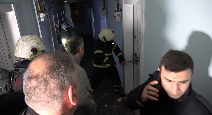 Düzce'de 4 katlı binada çıkan yangın korkuttu; 13 kişi ve 3 evcil hayvanı itfaiye kurtardı G3