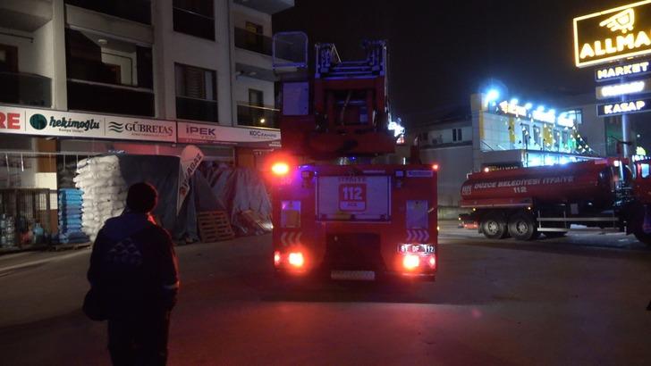 Düzce'de 4 katlı binada çıkan yangın korkuttu; 13 kişi ve 3 evcil hayvanı itfaiye kurtardı G2
