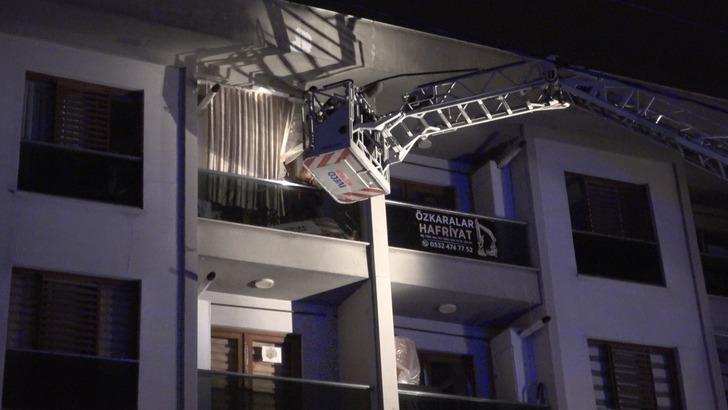 Düzce'de 4 katlı binada çıkan yangın korkuttu; 13 kişi ve 3 evcil hayvanı itfaiye kurtardı G1