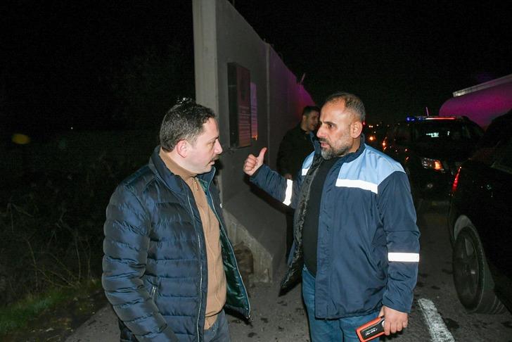 Mardin'de 2 ilçeye giden içme suyu borusu patladı, tazyikli su metrelerce yükseğe fışkırdı G5