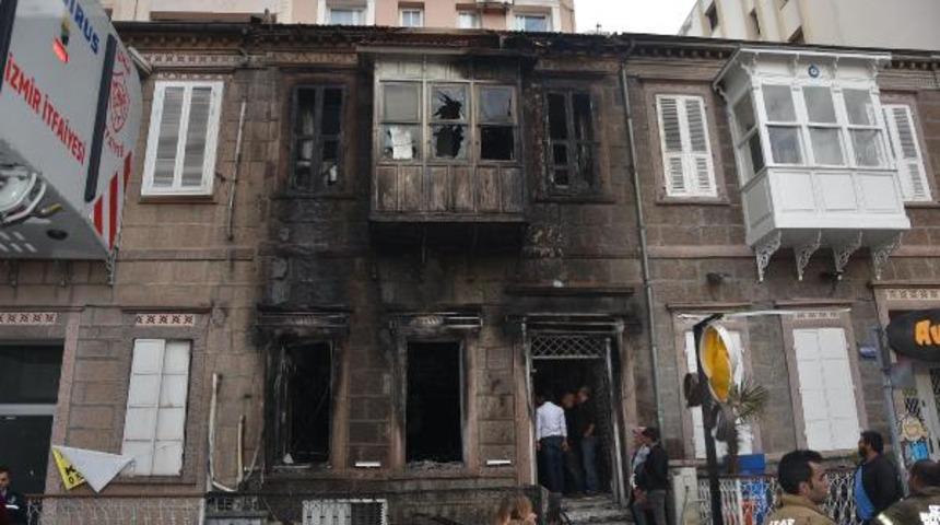 İzmir'de kafeteryada yangın