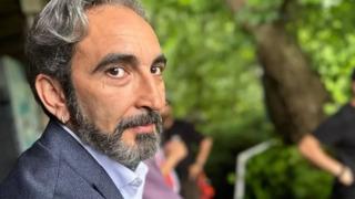 Sette sürpriz aşk! Ünlü oyuncu Fırat Tanış gönlünü bakın kime kaptırmış