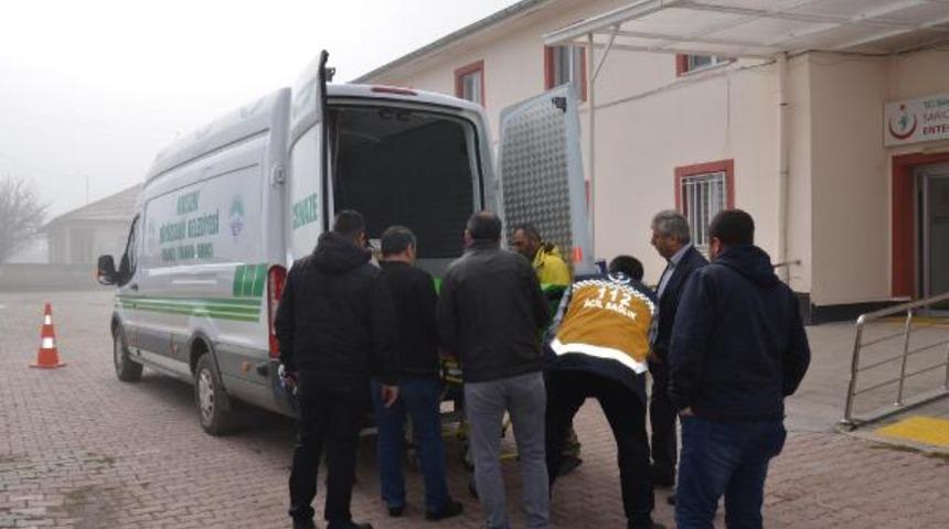 Tamir için çıktığı çatıdan düşerek öldü