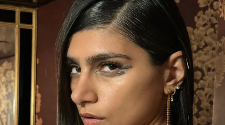 Mia Khalifa yine bildiğiniz gibi! Dantel tulumuyla vücut hatlarının belli olmasına aldırış etmedi... Sosyal medyada gelinliğe benzetildi