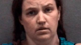 Cani anne açlıktan öldürdüğü oğlunun son görüntüsüne bakmaya dayanamadı! Mahkeme salonunda bir deri bir kemik kalan oğlunu görünce kustu