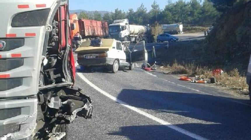 TIR, otomobille çarpıştı: 1 ölü