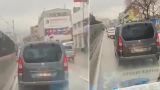 Görüntüler pes dedirtti! Ambulansa yol vermeyen trafik magandası kamerada
