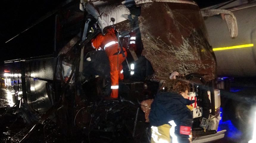Çanakkale'de yolcu otobüsü kaza yaptı! 13 kişi yaralı