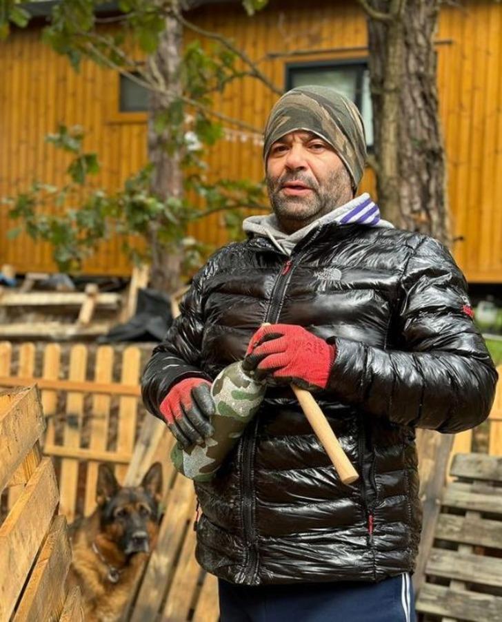 Ceyda Düvenci ile tek celsede boşanmıştı! Bülent Şakrak doğayla iç içe tiny house'da yaşıyor G3