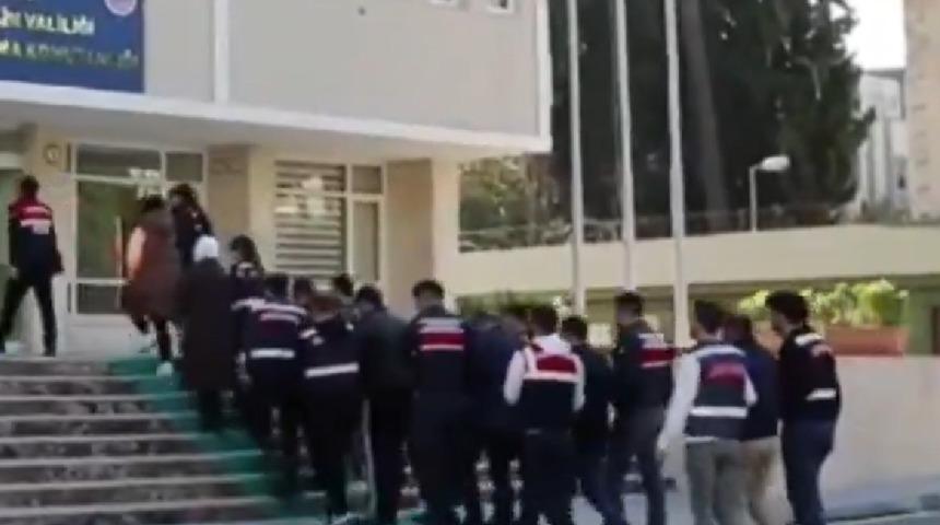 Silah kaçakçılarına büyük darbe! 72 ilde binden fazla kişi yakalandı, Yerlikaya görüntüleri paylaştı