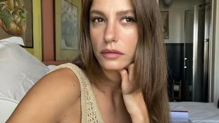 Aile'nin güzeli Serenay Sarıkaya davet tarzıyla olay oldu! Tülden elbisesiyle büyüledi 