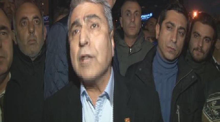 CHP İstanbul İl Başkanı Cemal Canpolat Ataşehir Belediyesi önünde açıklama yaptı