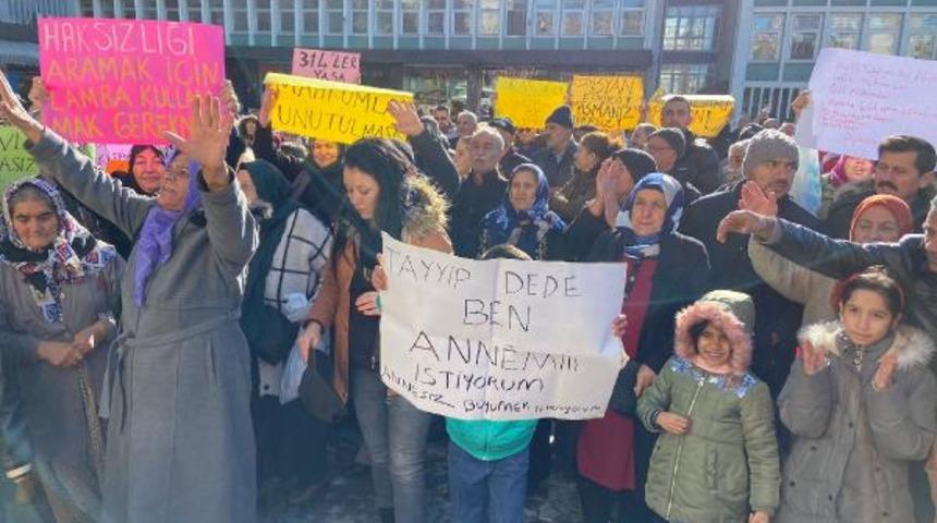 Mahkum yakınlarından 'genel af' çağrısı! 'Tayyip Dede' pankartı dikkat çekti