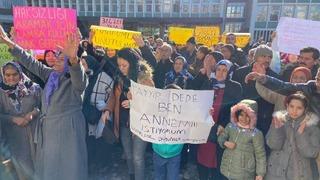 Mahkum yakınlarından 'genel af' çağrısı! 'Tayyip Dede' pankartı dikkat çekti