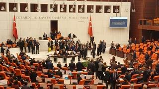   TBMM'de tansiyon artıran 'gülme' polemiği! Kadın cinayetleri konuşulurken AK Partililer salonu terk etti! 'Zaten durmalarının da bir anlamı yok