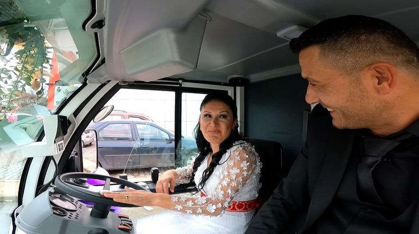 Bildiğiniz gelin arabalarını unutun! Tüm şehir onları izledi