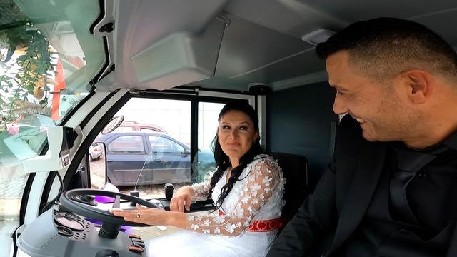 Bildiğiniz gelin arabalarını unutun! Tüm şehir onları izledi