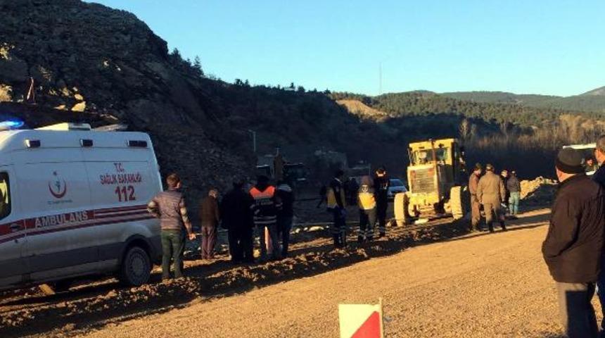 İş makinesinin altında kalan işçi öldü