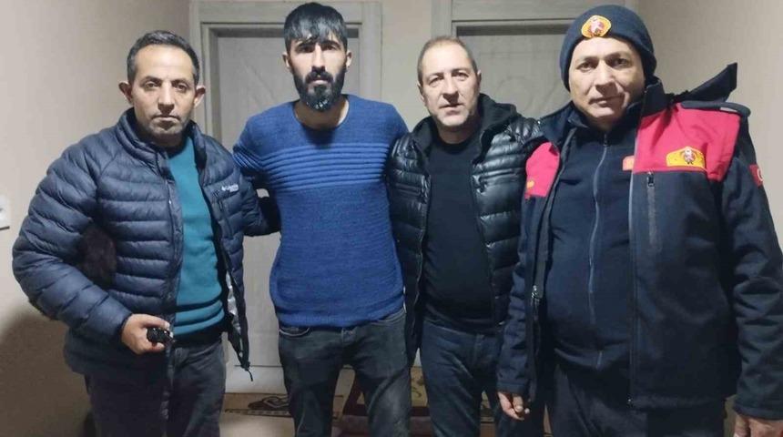 Ağrı’da tipide kaybolan atını arayan vatandaş kurtarıldı
