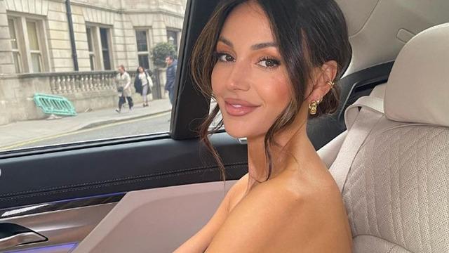 Michelle Keegan minicik kısa üstüyle fotoğraf paylaştı! Karın kaslarını sergiledi... Takipçilerini hayran bıraktı