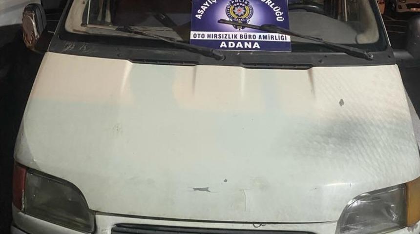 Adana'da araç hırsızlığı iddiasıyla 2 şüpheli tutuklandı