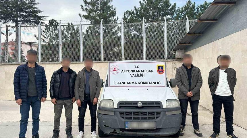 Jandarma 5 düzensiz göçmen yakaladı