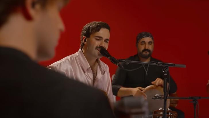 Serenay Sarıkaya ve Mert Demir aşk mı yaşıyor? Bomba iddia! "Hayranıymış çünkü" O soruya 'Durun bakalım' cevabı kafaları karıştırmıştı G4