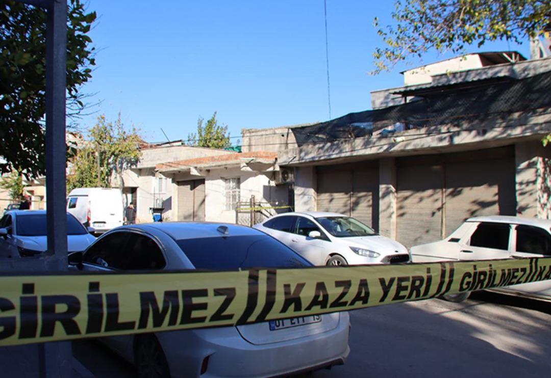 '&Uuml;zerimde bomba d&uuml;zeneği var' diyerek kuyumcuyu soymaya kalktı! 