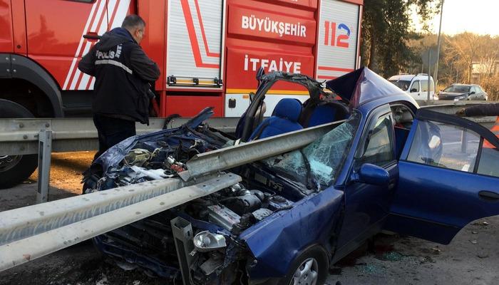Kocaeli’de feci kaza! Bariyerlere saplanan otomobildeki anne ve oğlu öldü