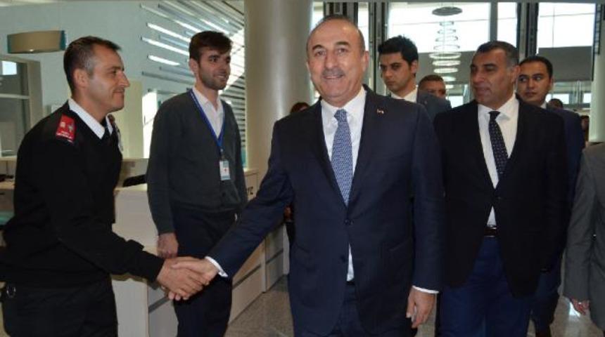 Bakan Çavuşoğlu, ağabeyi ile girdiği penaltı iddiasına kaybetti