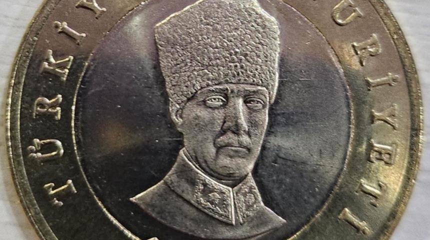 Darphane 100 milyon adet basmıştı! Madeni 5 Türk Lirası’ndaki Atatürk rölyefi sosyal medyada gündem oldu: 'Benzemiyor' tartışması...