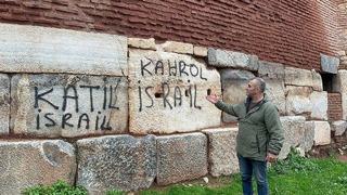 İsrail protestosunun dozu taştı: Bursa'daki 2 bin yıllık tarihi surları görenler tepkili! Bunun yeri burası değil, çok kişi de görmez