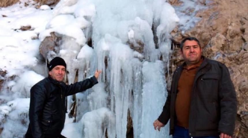 Gölet buz tuttu