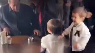  'Alaattin amca tabancan var mı?' Çakıcı'yı karşısında gören küçük çocuğun sorusu gündem oldu! 